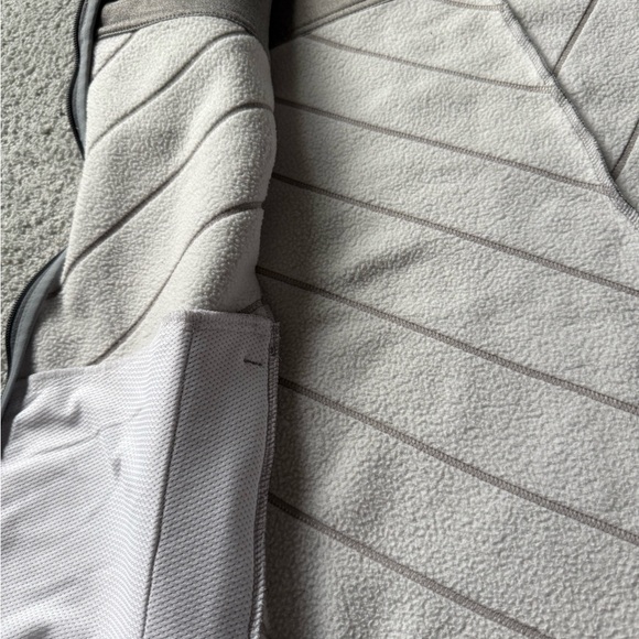 Under Armour Storm1 Coldgear Gray Vest Women's Small Athleisure Gorpcore Outdoor - Picture 7 of 7